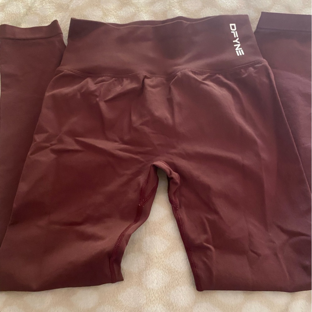 DFYNE Women's Burgundy Leggings